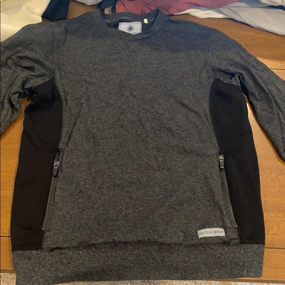 Men’s ON THE BAYAS sweater SIZE MEDIUM.